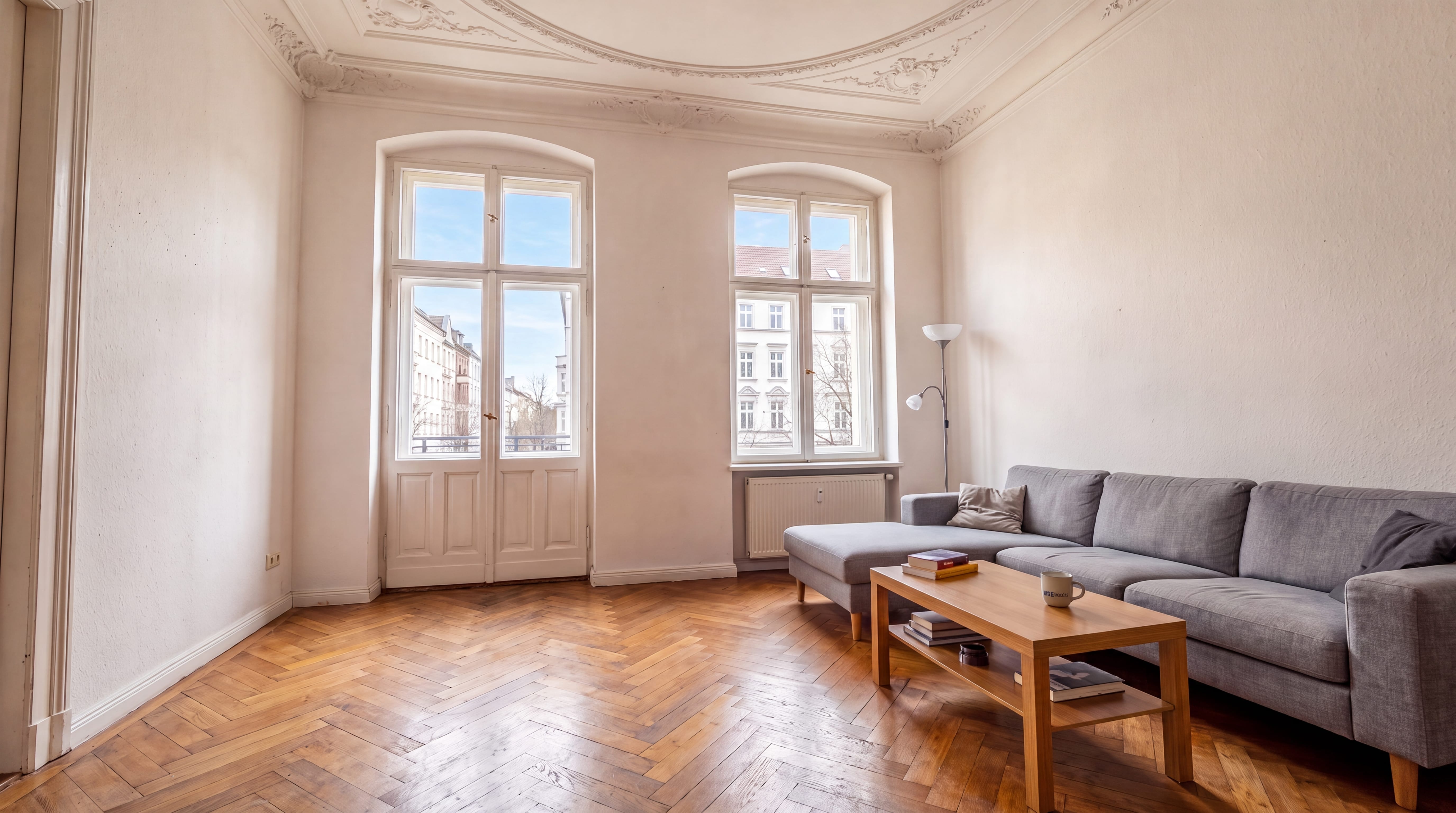 Dasselbe Wohnzimmer nach der Bildoptimierung, hell und farbecht